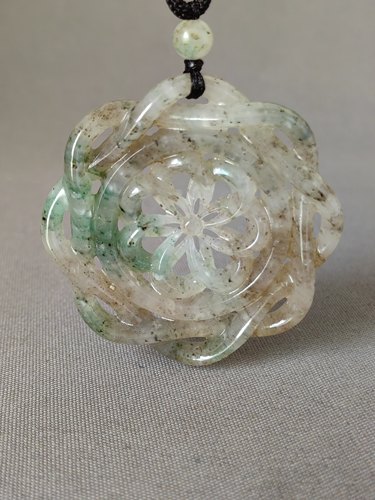 独山玉冰底老糖天蓝料镂空时来运转佩，冰冰润润，工艺精美
