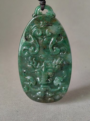 独玉老天蓝饕餮平安守护牌，温润浓郁如幽潭碧波，古韵今辉传世美