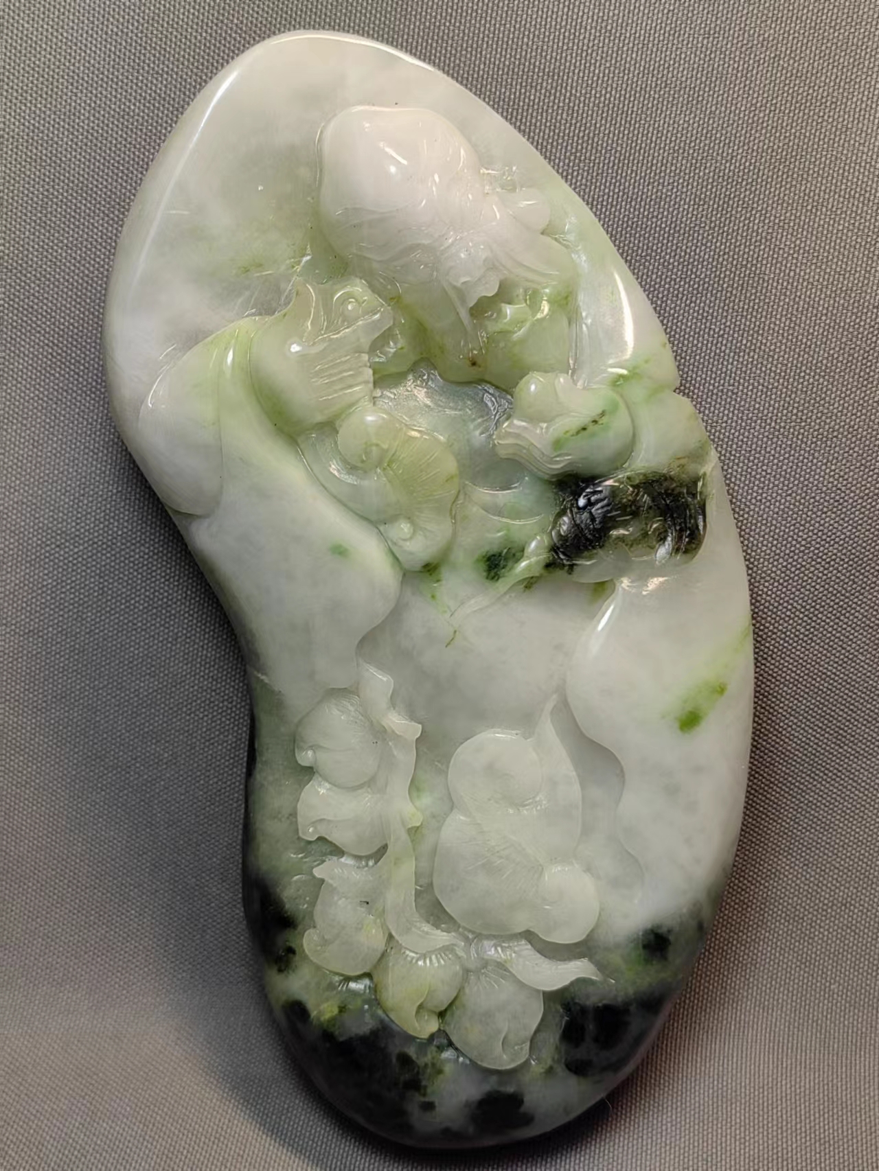独山玉经典透水冰底绿白料标本---罗汉手把件 老熟油润 水润脂肥