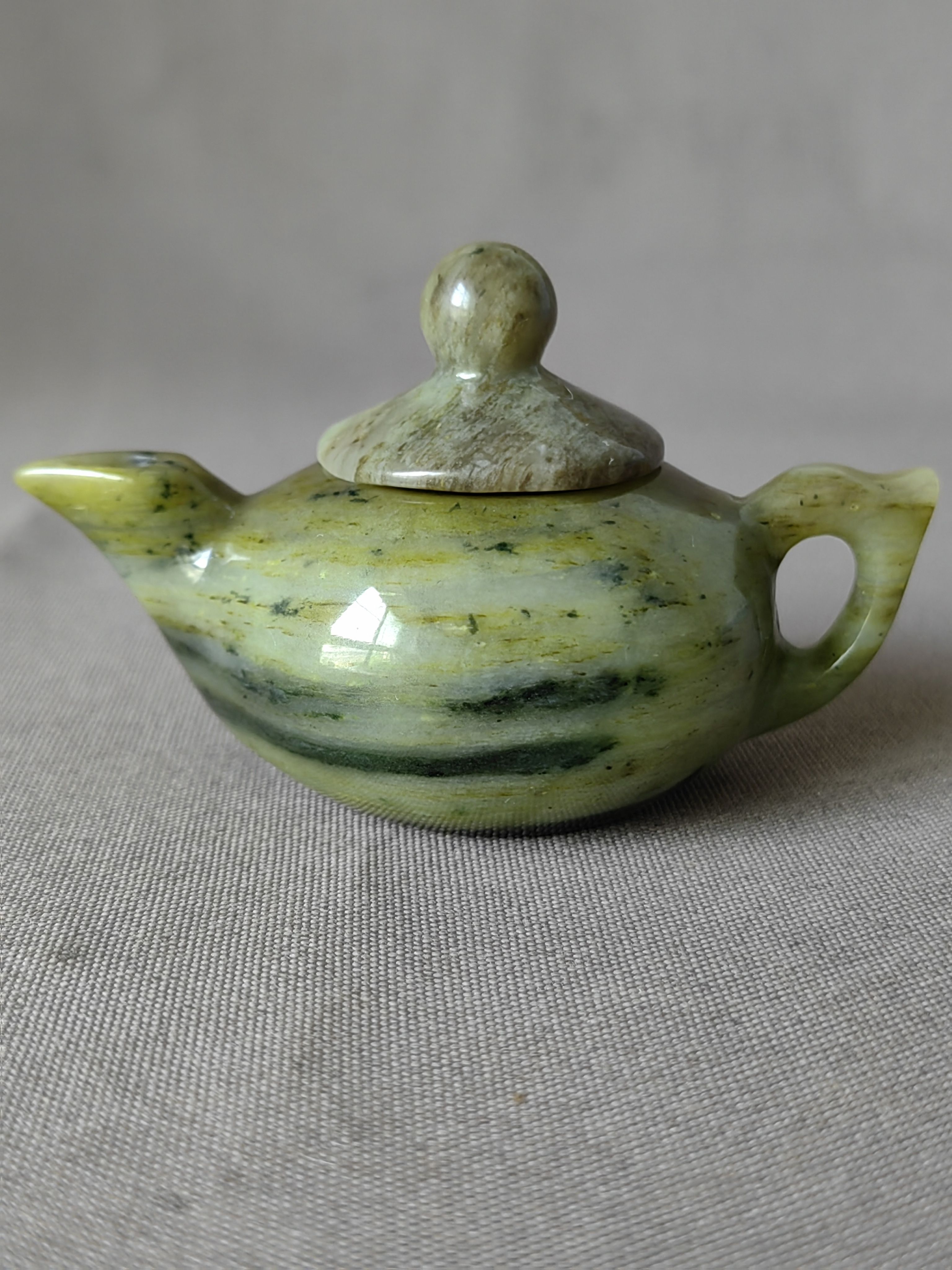 独玉老黄料山水美图把把胡（壶），古意盎然，禅意悠悠，国风意境