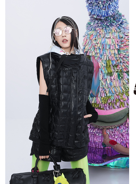 UX秋冬新款艺术家联名黑色羽绒马甲鸭绒