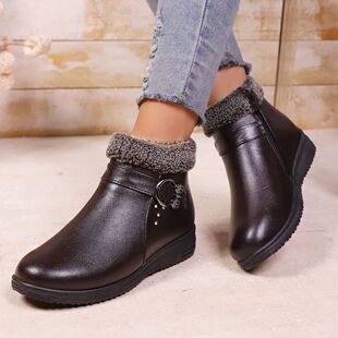 冬季加绒加厚妈妈棉鞋2025新款中老年人软底防滑保暖皮鞋雪地靴女