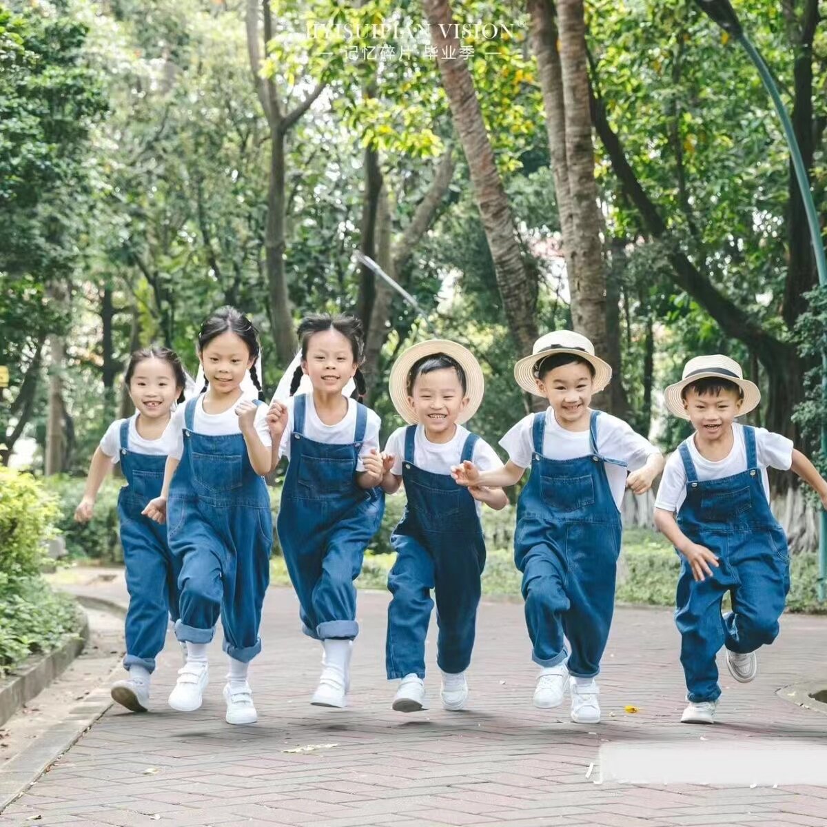 幼儿园毕业季拍照班服小学生运动会儿童牛仔背带短裤六一演出服装