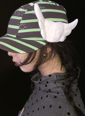 Ttsunami25秋冬原创设计可爱绿灰条纹小翅膀烫钻斜帽檐鸭舌帽