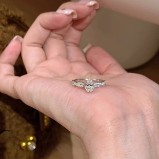 莫桑石钻戒旋转芭蕾鸽子蛋戒指纯银女小众设计精致轻奢时尚食指戒