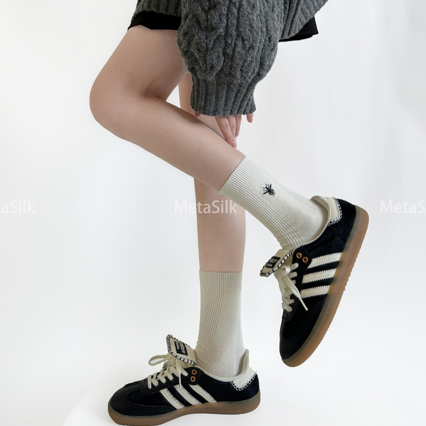 【甜美可爱】小蜜蜂刺绣纯棉短袜女安可拉红复古时尚薄款短筒袜子