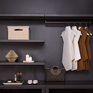 现代样板间衣柜衣帽间陈列纸质衣服毛毡连衣裙装香水耳环饰品摆件