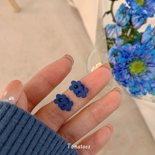 全店买二赠一克莱因蓝花朵耳钉女