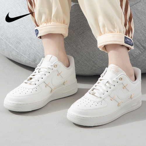 耐克女鞋AirForce1板鞋休闲鞋