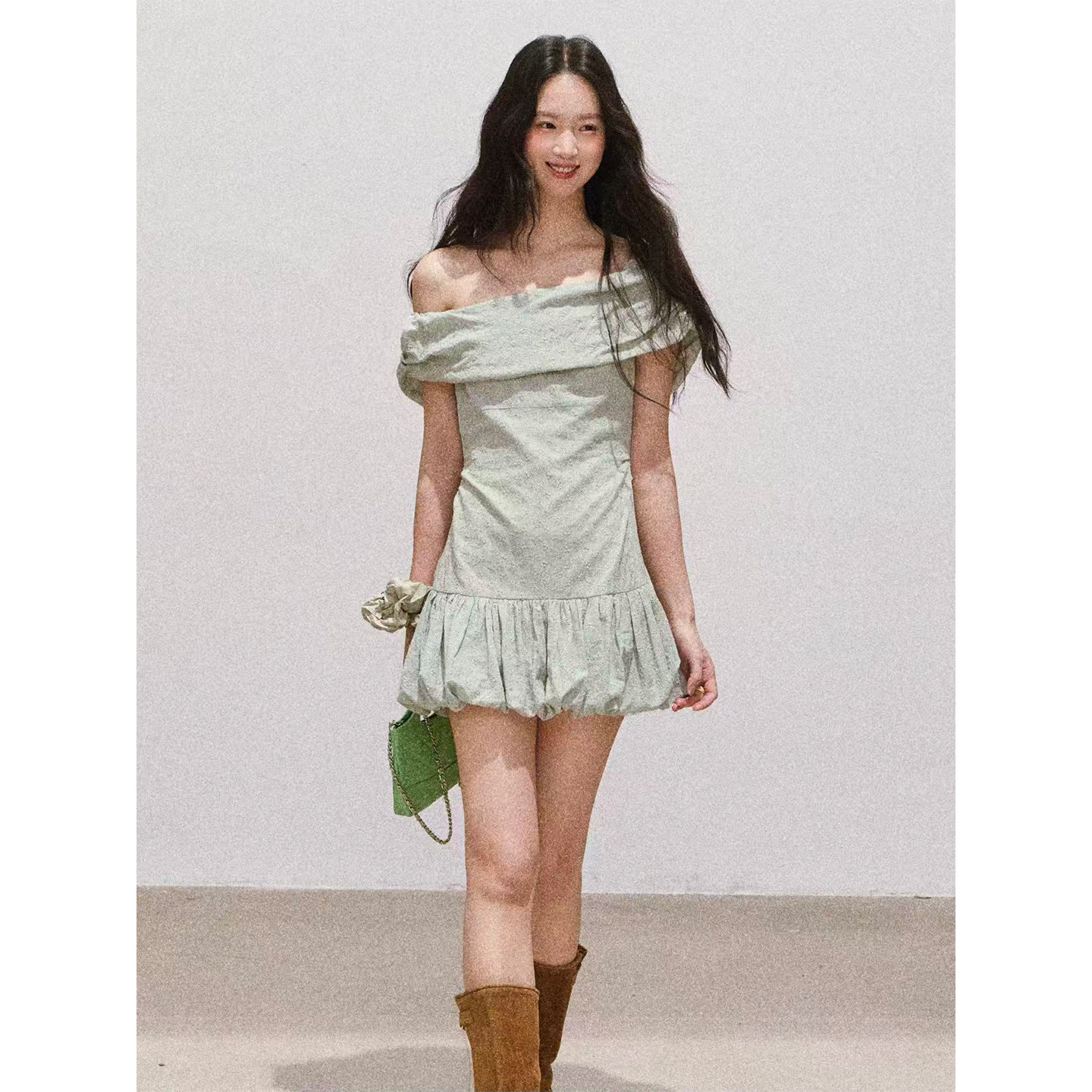 soolrok 松未韵一   斜肩刺绣镂空花苞松紧连衣裙甜美短裙