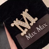 JACDIOO法国巴黎M字母镶钻胸针高级感轻奢胸花大衣毛衣别针配饰