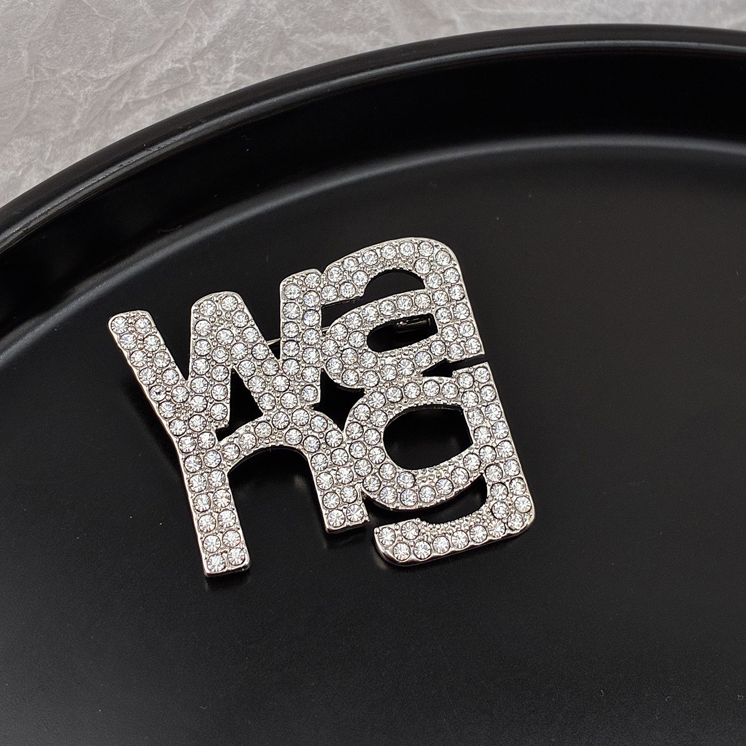 欧美WANG字母超闪锆石高档胸针