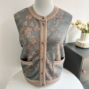 奶奶装秋装2023新款针织开衫中老年女秋冬加绒加厚外套妈妈上衣服