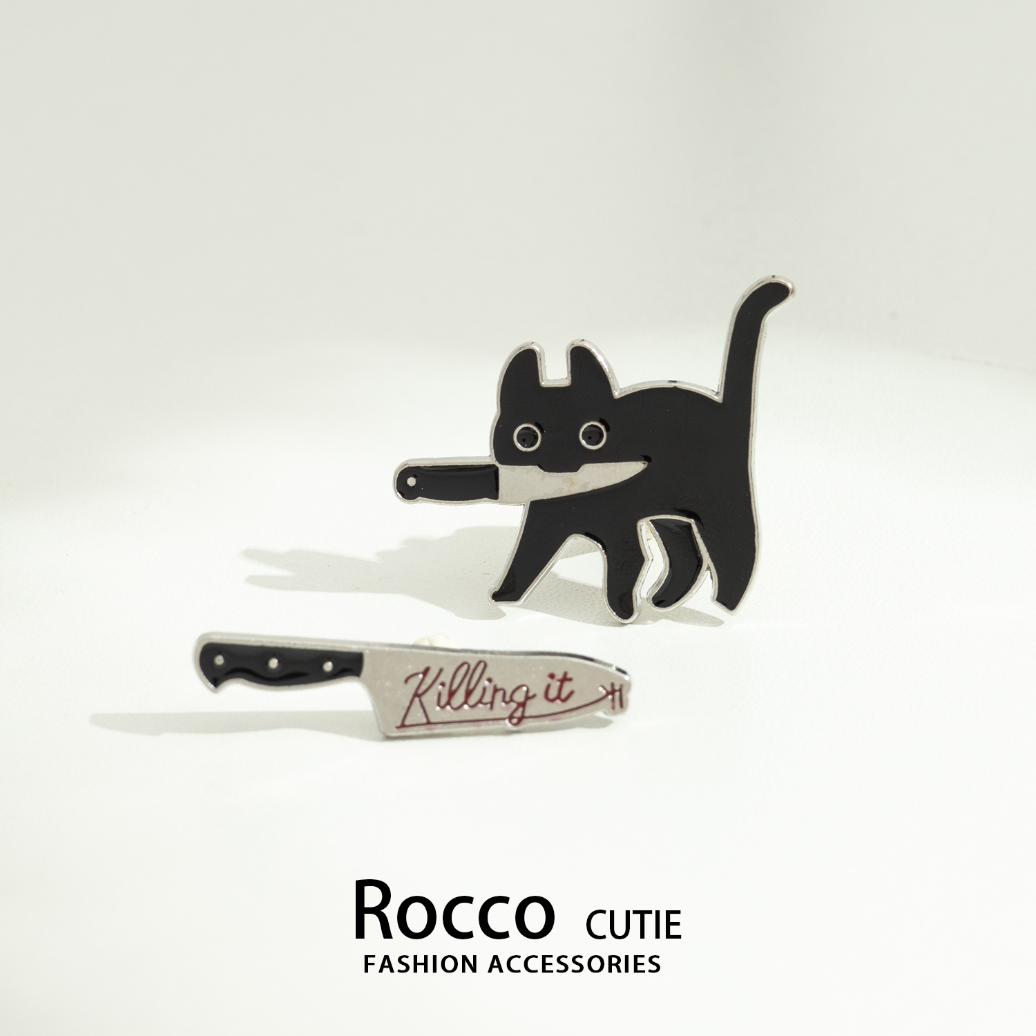 黑客小刀猫咪胸针男女2025年新款卡通日系情侣徽章领针包包装饰品