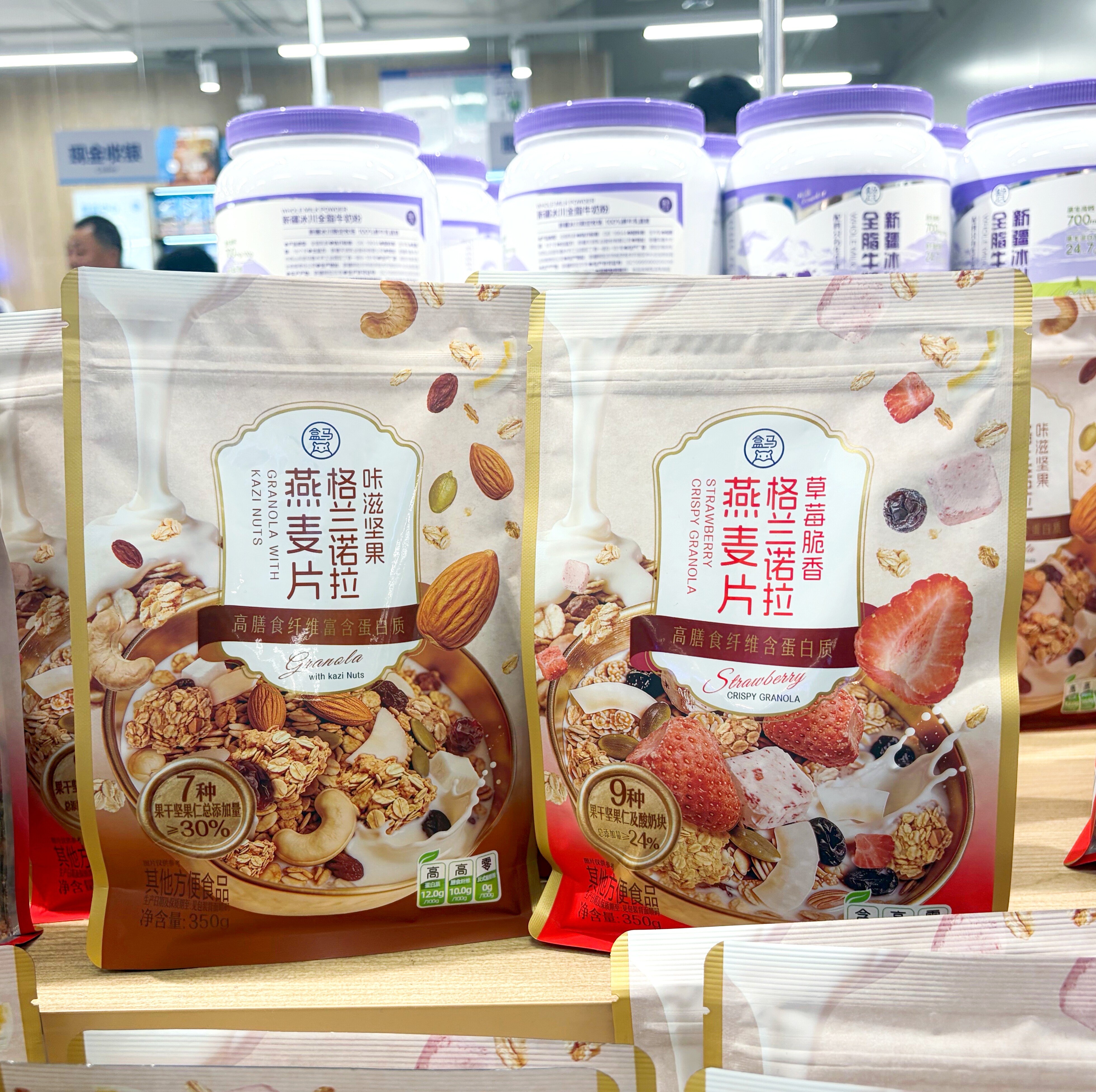 盒马咔滋坚果草莓脆香燕麦片
