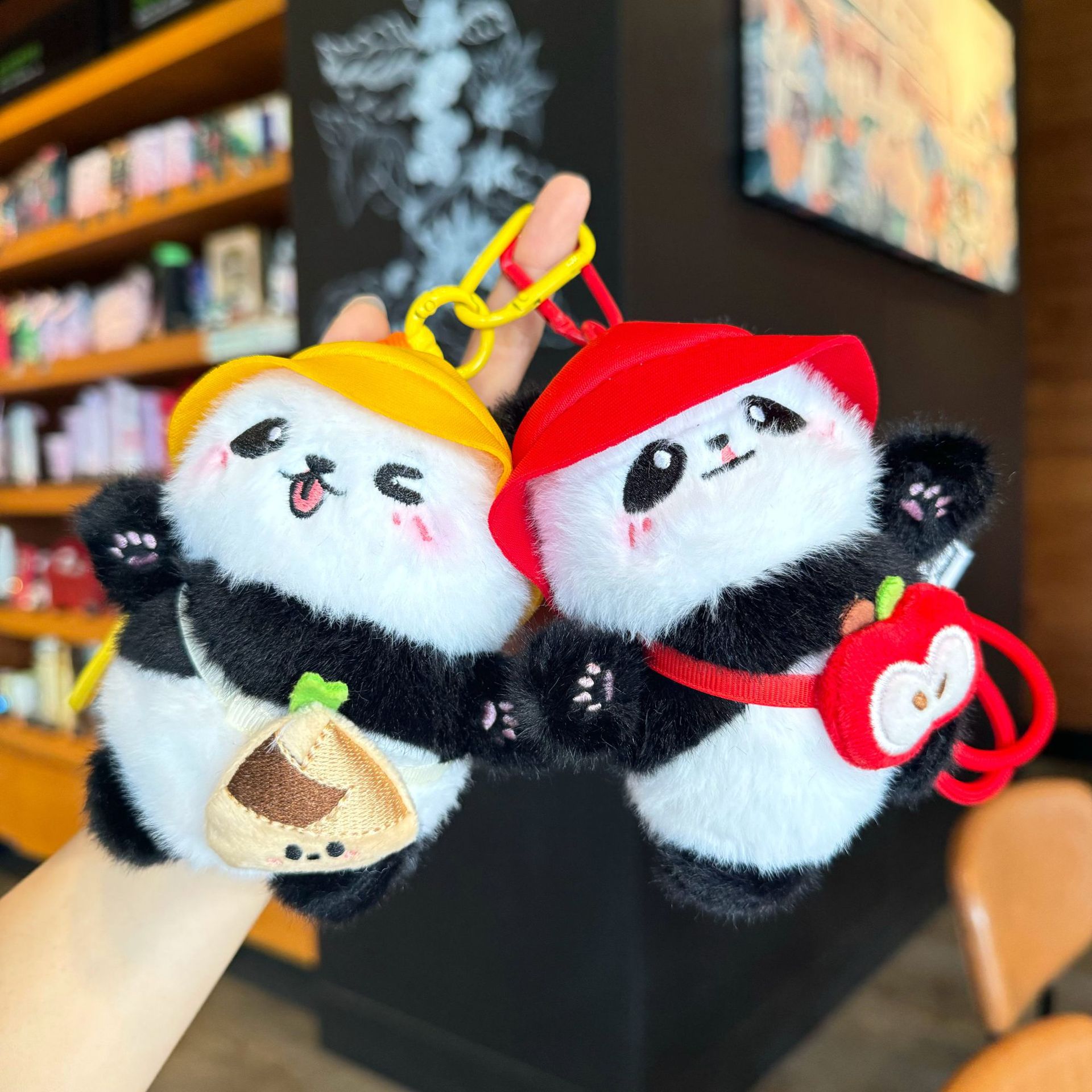 毛绒公仔熊猫包包挂饰可爱玩偶钥匙扣送女生闺蜜背包书包挂饰