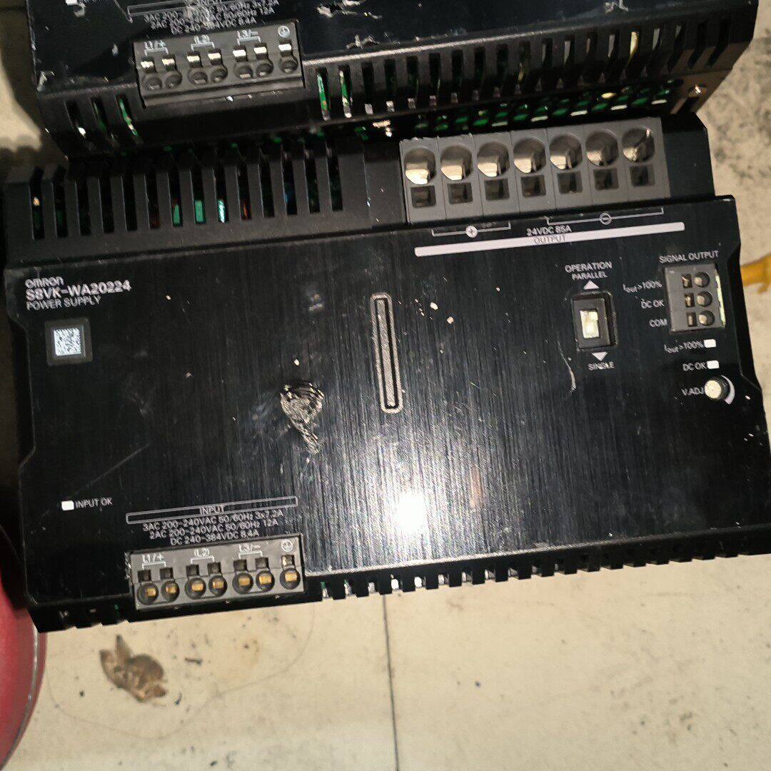 S8VK-WA20224 开关电源 三相24VDC 85A 2040W AC200-240V议价维修