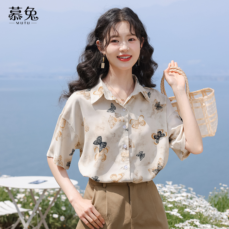 慕兔复古蝴蝶印花短袖衬衫