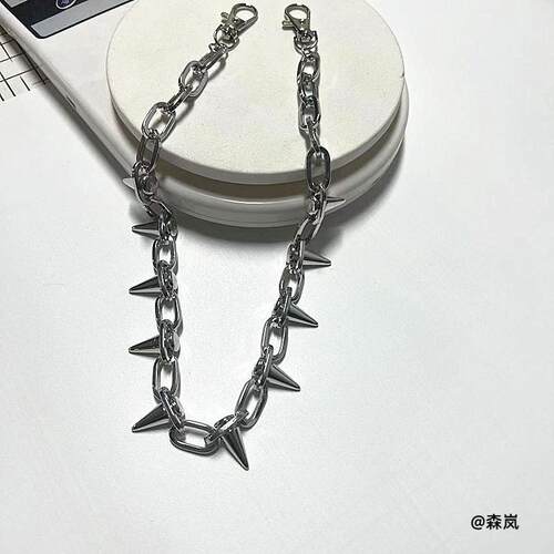 个性嘻哈古巴链条项链锥形铆钉装饰锁骨链朋克风裤子挂链配饰腰链
