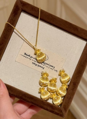 仿点钻轻奢拉丝简约中古拉丝仿点钻小福袋金色项链女新款锁骨链