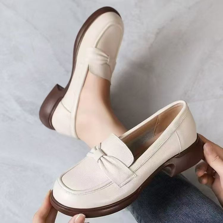 时尚秋季新款休闲百搭复古包头鞋女通勤软底轻便不累脚外穿乐福鞋
