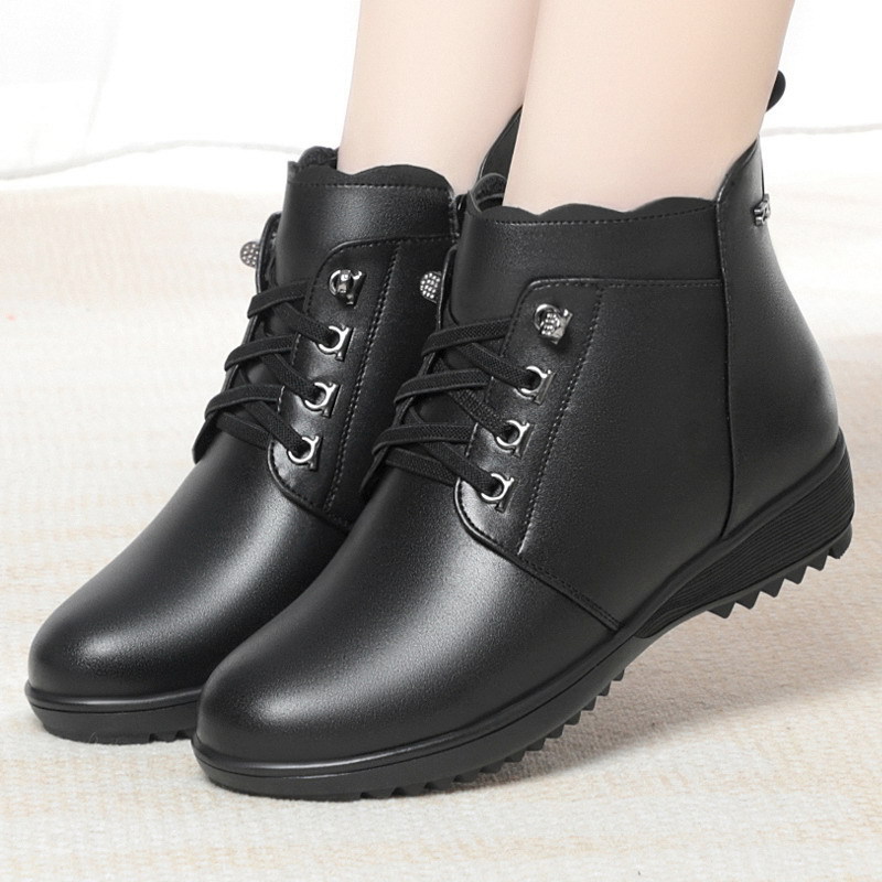 中老年妈妈短靴保暖棉鞋女冬加绒加厚软底真皮羊毛防滑老人皮鞋42