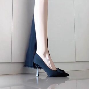 深蓝色裤子牛仔裤女秋季设计感小众高腰修身显瘦微喇叭裤配高跟鞋