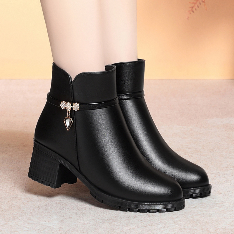 真皮妈妈棉鞋圆头女鞋冬季加绒加厚短靴子保暖中老年中跟羊毛棉靴