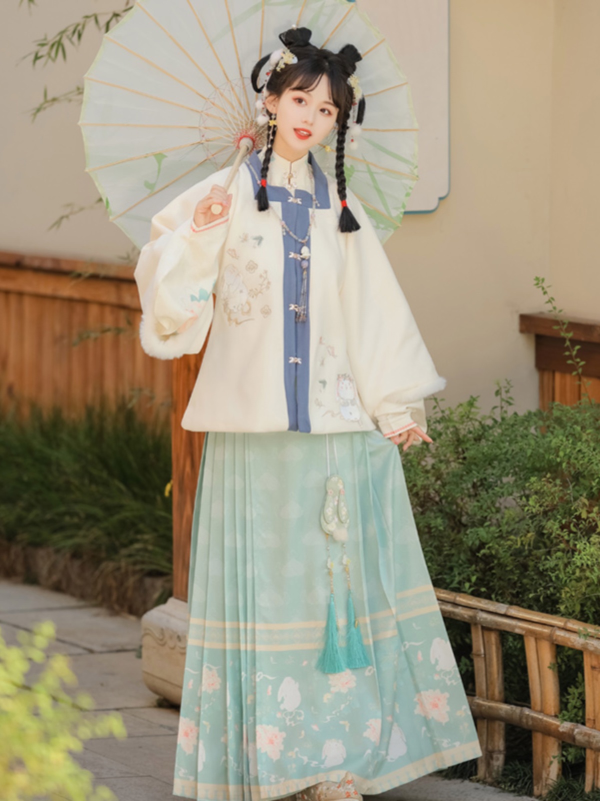 原创马面裙明制刺绣拜年服汉服