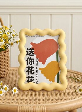 奶黄波浪框双手波普复古摆件