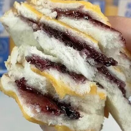 岩烧夹心吐司面包蓝莓草莓乳酪爆浆切片早晚餐解馋抗饿学生零食品