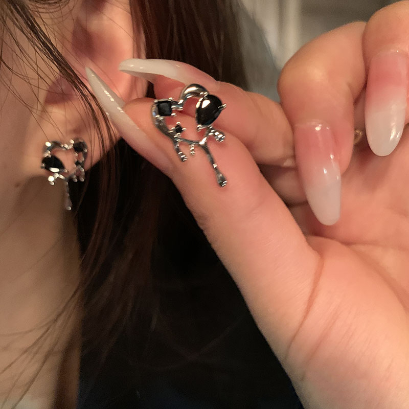小众设计感耳环暗黑爱心耳钉女