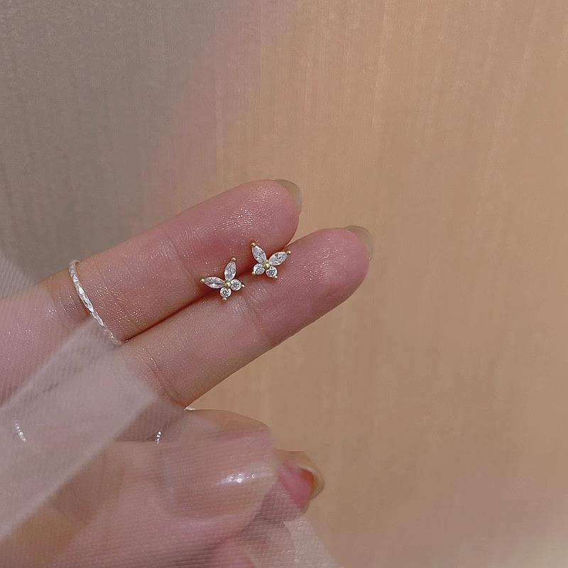 925银女高级感蝴蝶耳骨钉