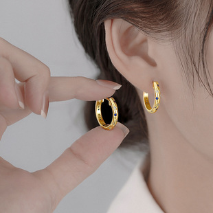 s925纯银镶钻四芒星闪闪耳环女小众日韩简约耳圈个性精致百搭耳扣