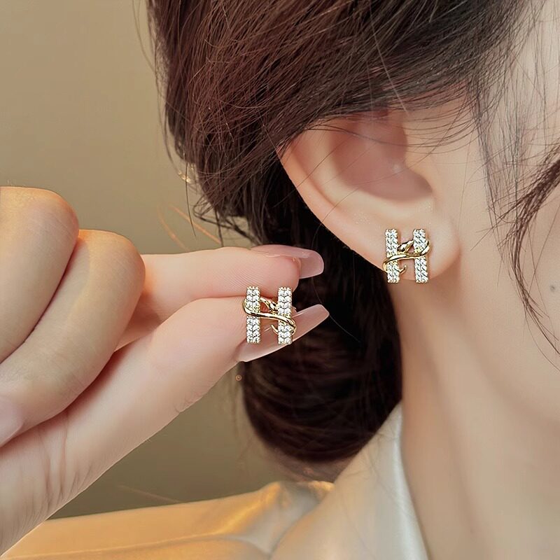 小蛇缠绕字母H耳钉女巨好看耳饰