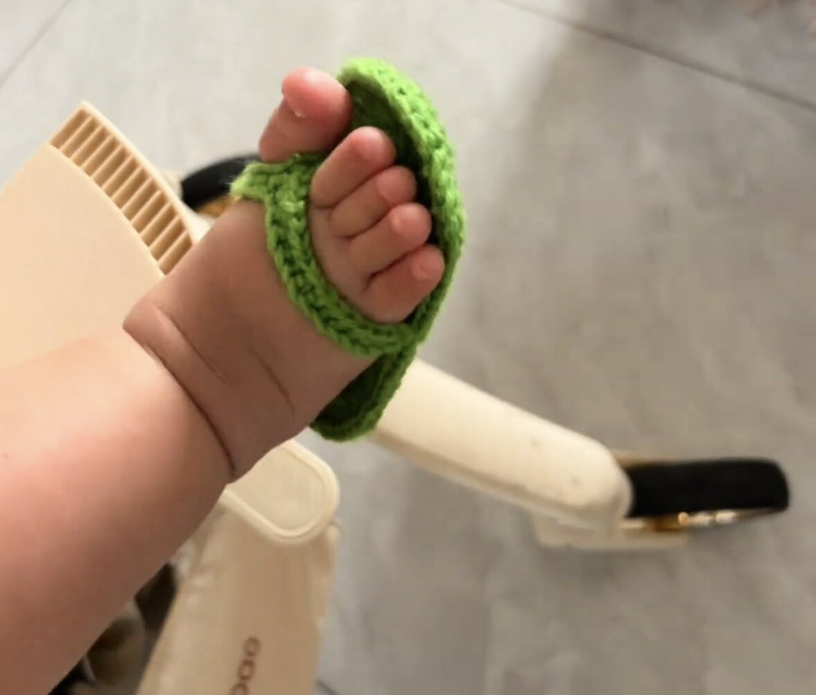 婴儿幼崽人字拖毛线钩针成品鞋可爱萌趣摄影拍照0-3-6-12个月宝宝