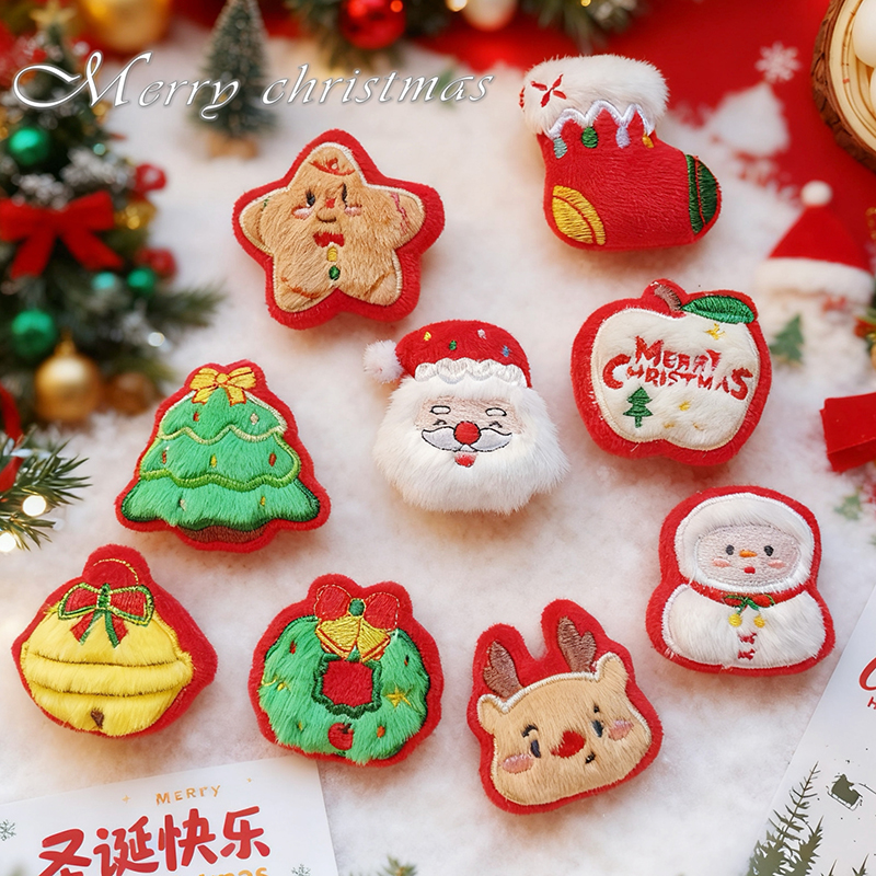 圣诞麋鹿胸针增添圣诞氛围