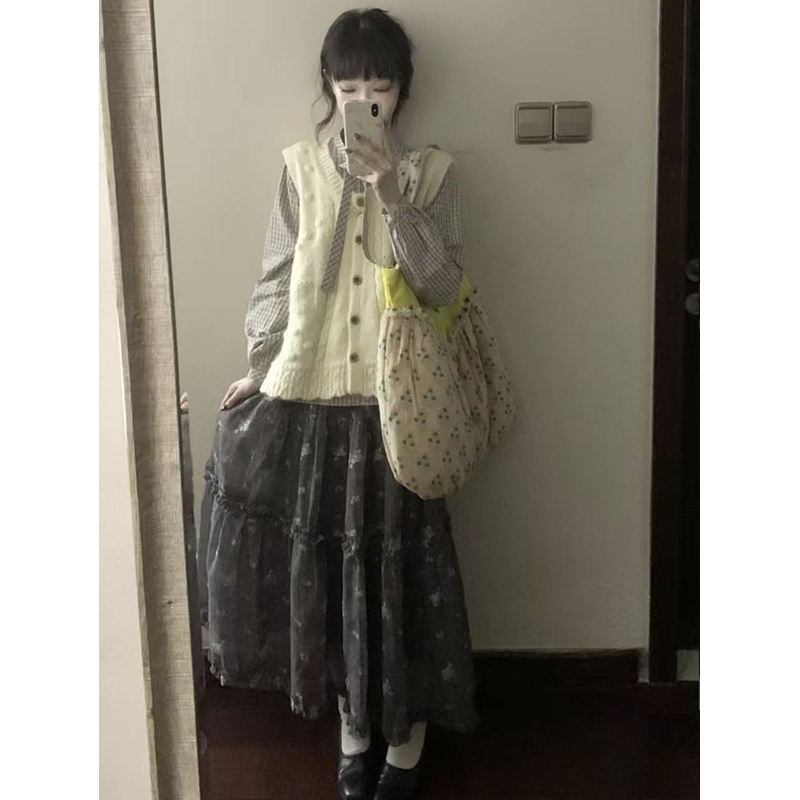 森系ins复古学院风时尚针织马甲背心女衬衫碎花半身裙子三件套装