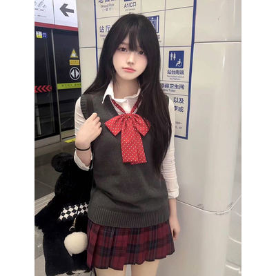 学院风穿搭V领背心深灰色针织衫马甲原创JK制服百搭短裙原创套装