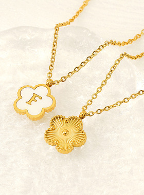 跨境欧美不锈钢五叶草18K字母项链高级感26贝壳字母吊坠饰品