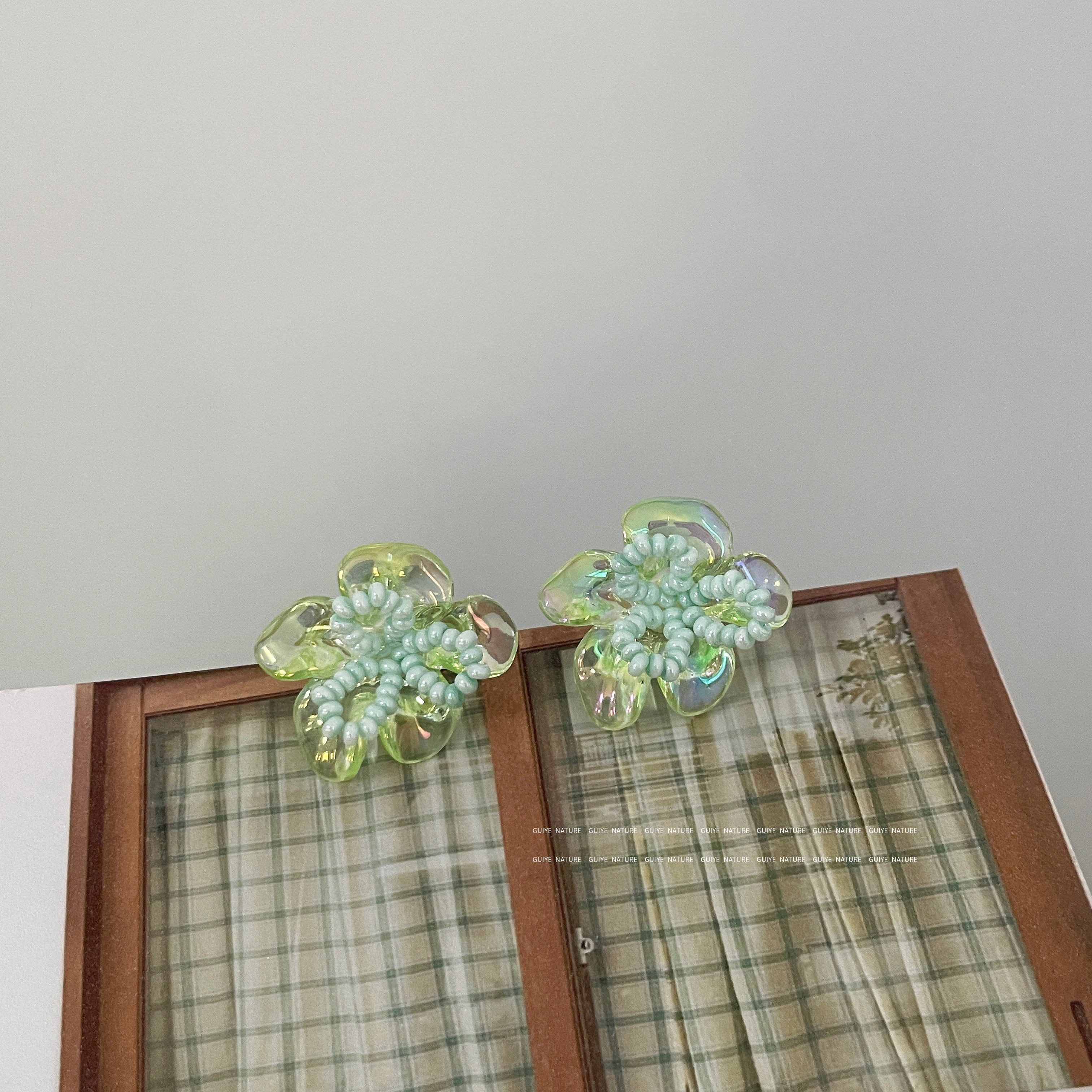 春夏清新绿色串珠花朵耳钉