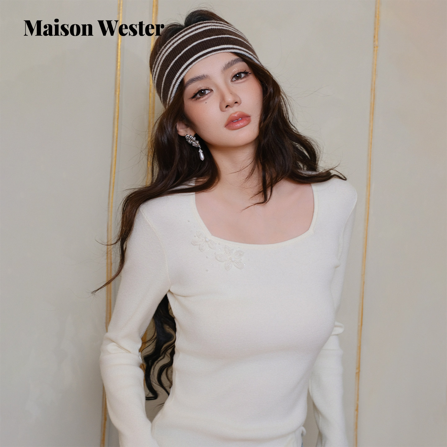 Maison Wester2025冬季新品千金风气质针织衫侧领花朵方领上衣女