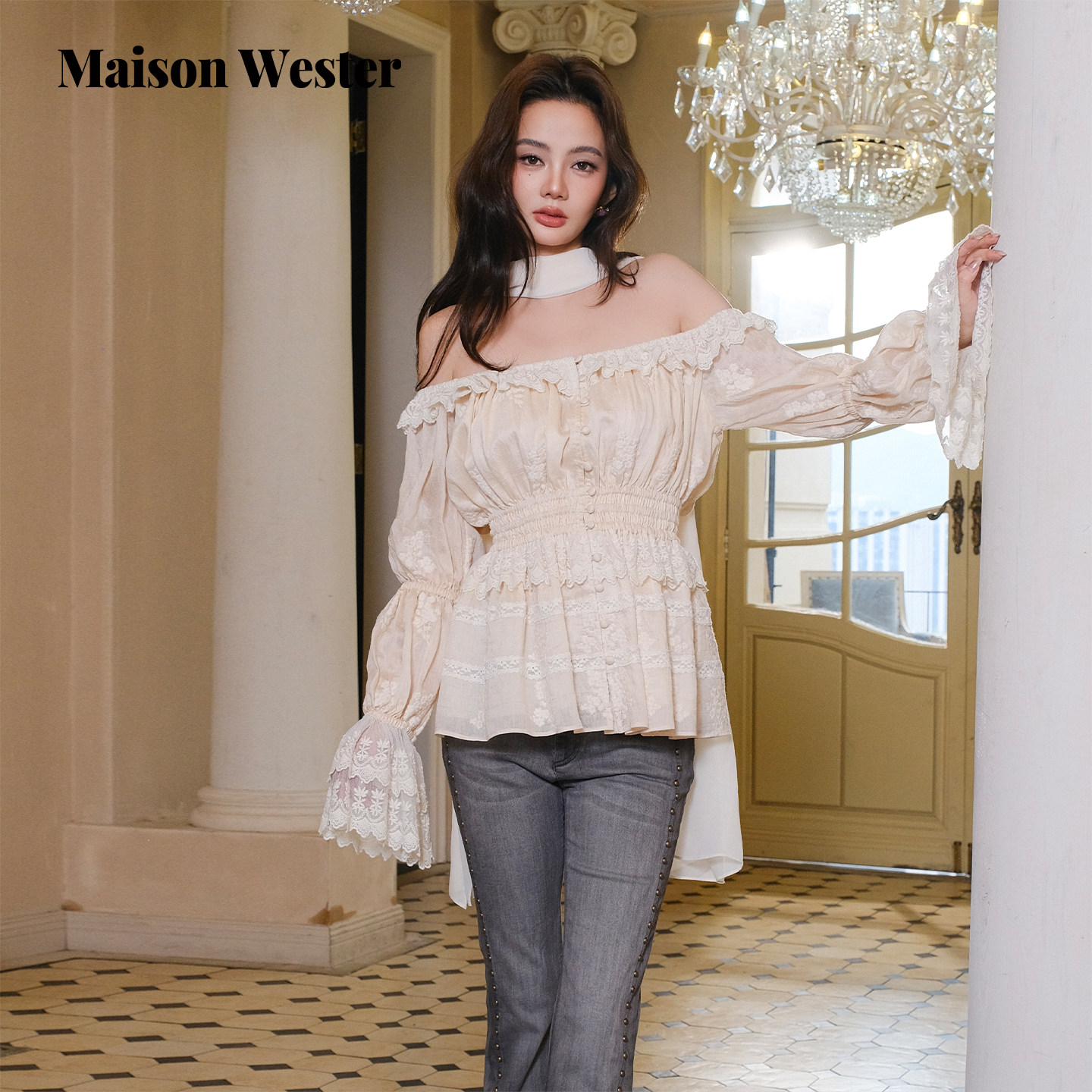 Maison Wester2026春新款杏色蕾丝花边收腰短款长袖娃娃领上衣