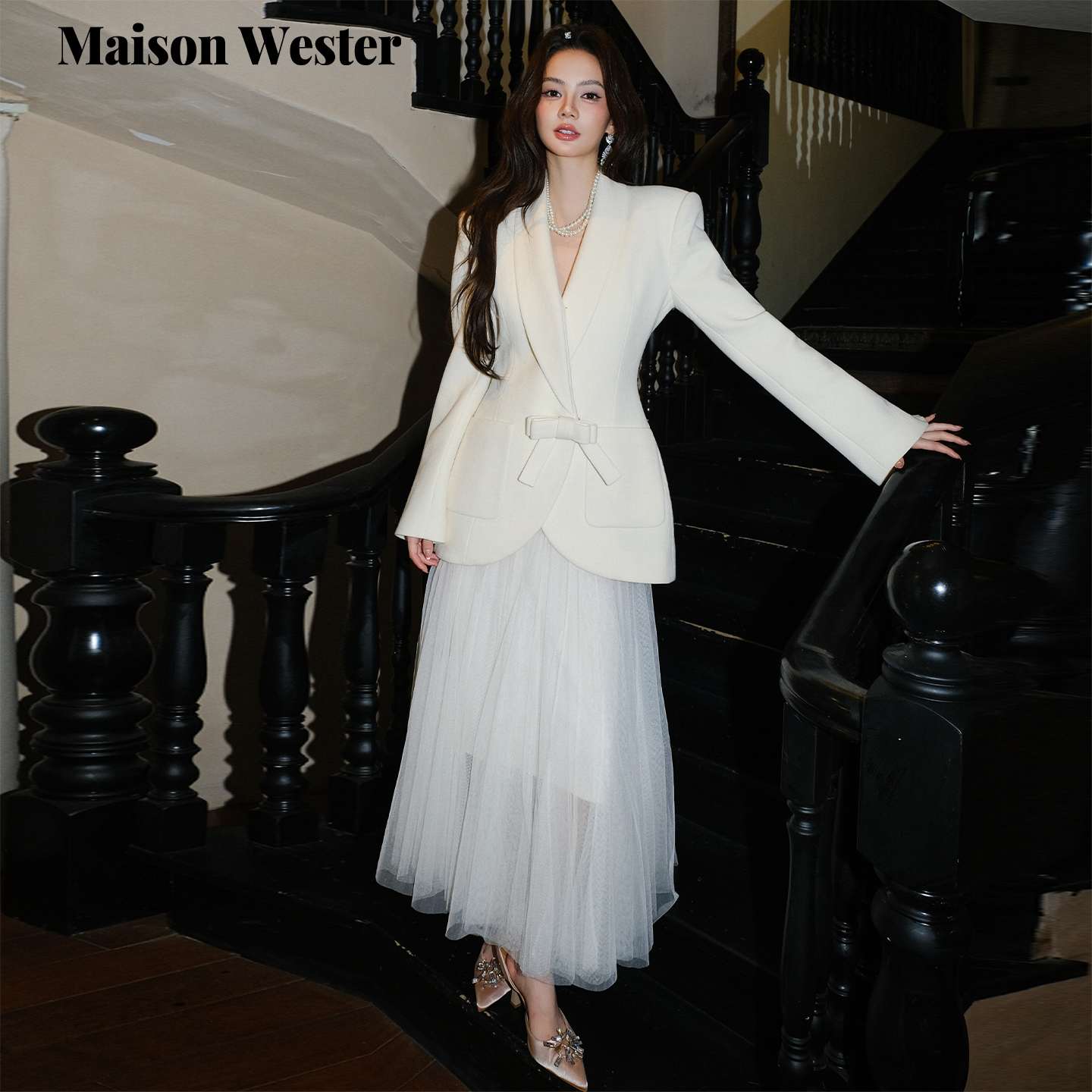 Maison Wester2025冬季新品千金风翻领西装腰带气质蝴蝶结外套女