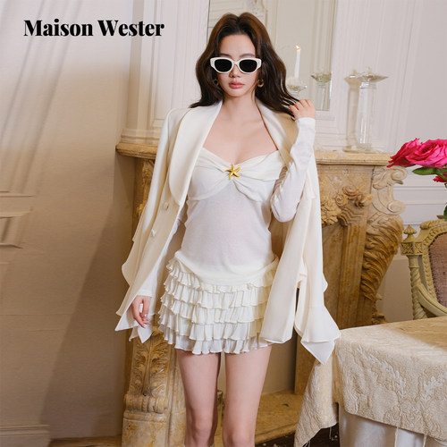 【圣诞限定】Maison Wester2025冬季新品千金风露肩上衣短裤套装