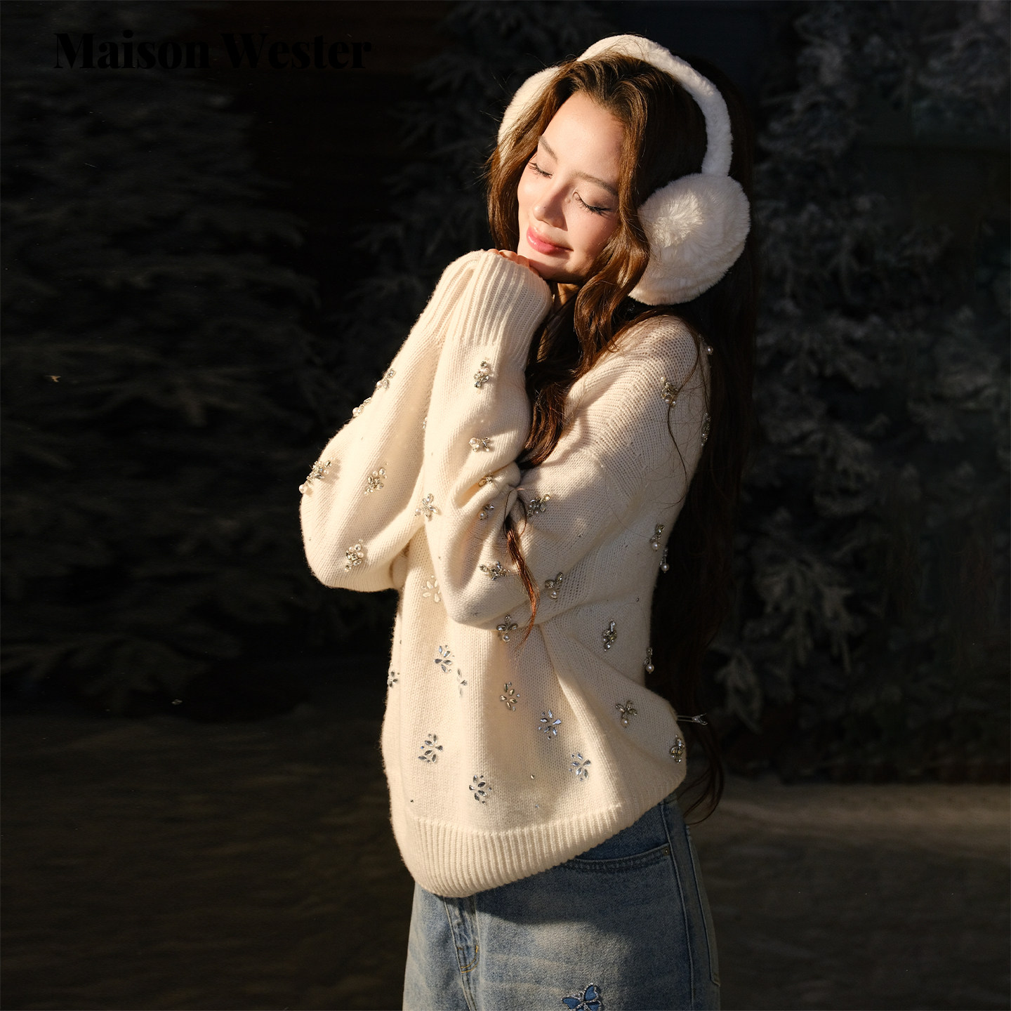 Maison Wester2025年冬季新品千金风简约气质上衣设计感钻花毛衣