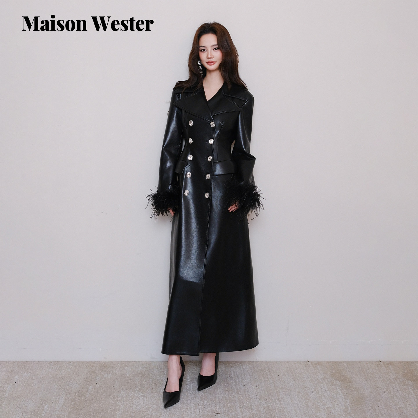 Maison Wester春新品长款风衣酷黑色鸵鸟毛袖口双排钻扣PU皮风衣