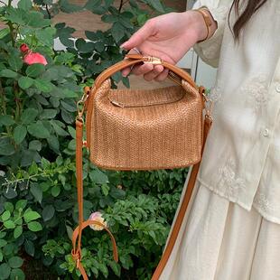 冬天包包女款日常百搭斜挎包韩国ins草编织小夏季新款休闲女包手