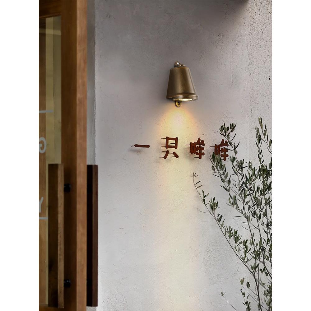 卧室床头特别的壁灯卧室2026新款复古侘寂风庭院极简射灯压铸铝马图片