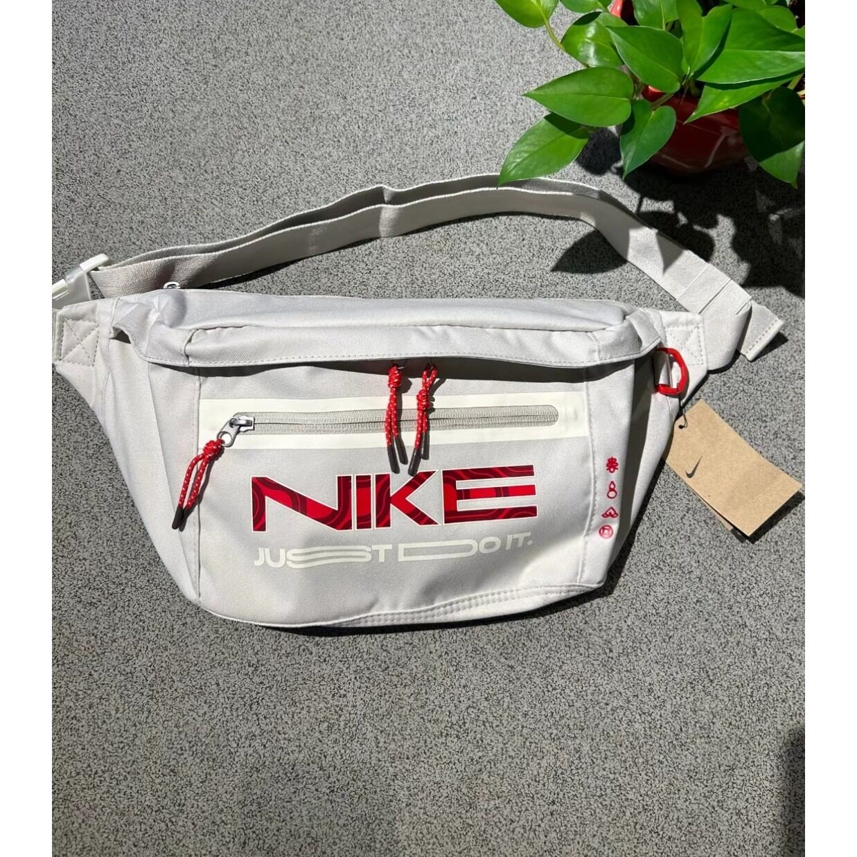 Nike耐克腰包男女同款蛇年新款红色单肩包斜挎包运动包HV6123-072